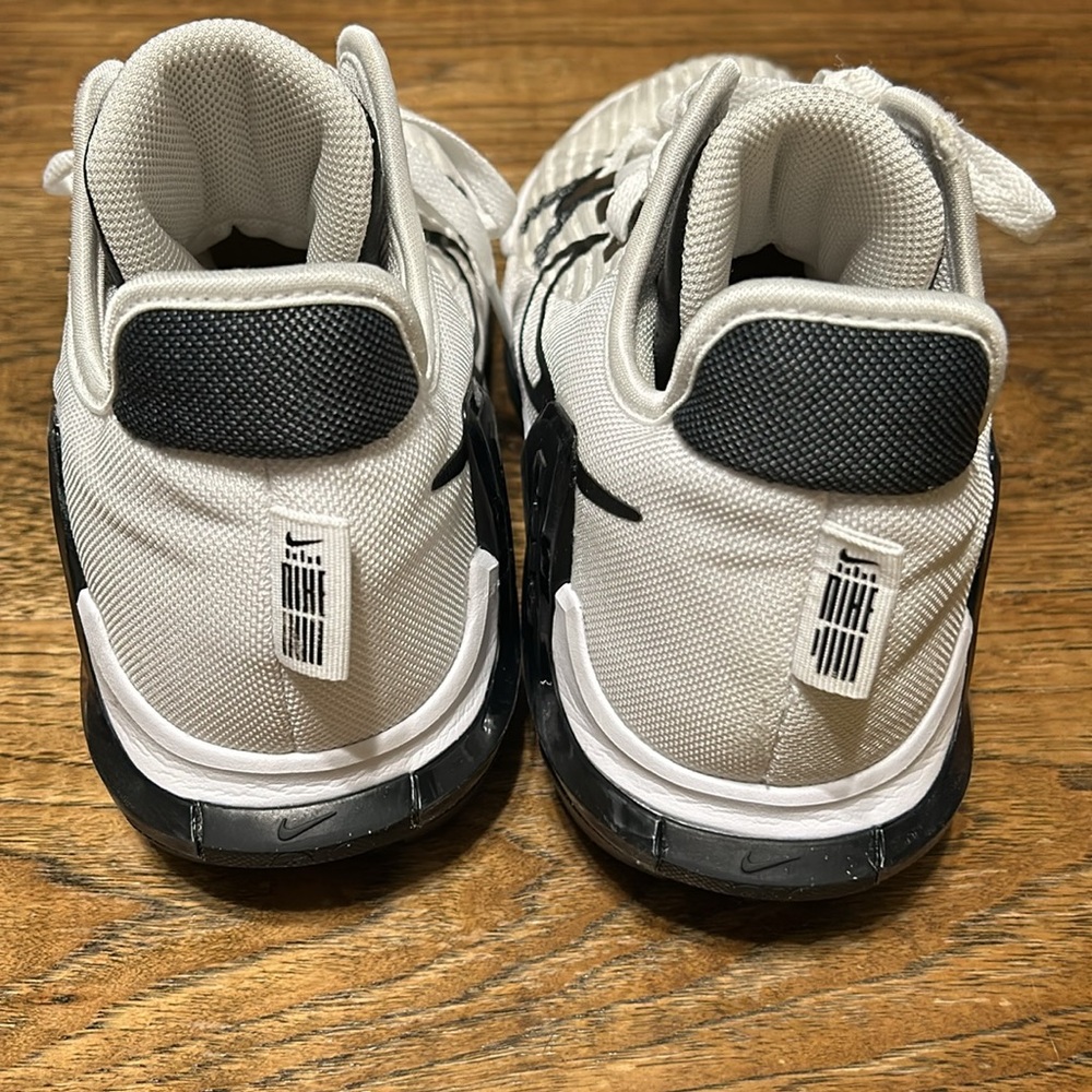 Nike Lebron Witness 6 Shoes - Picture 2 of 6